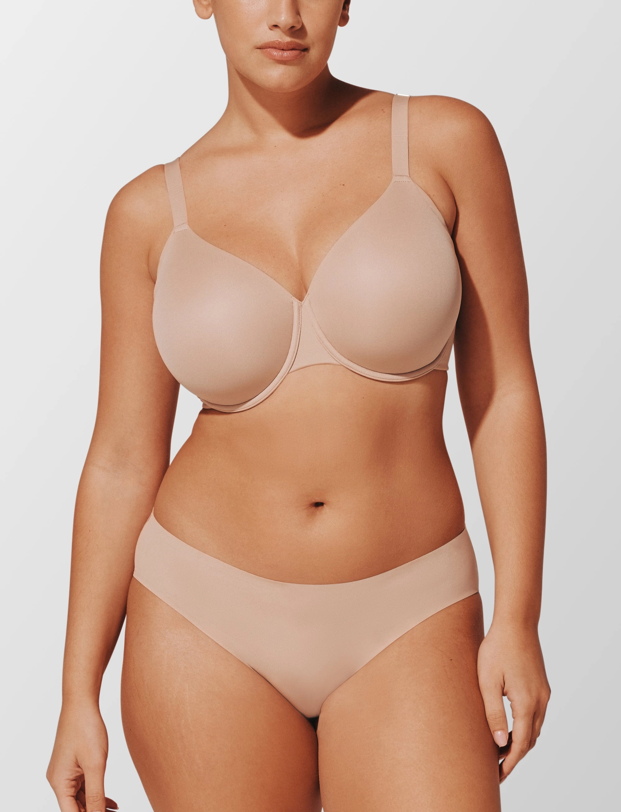 Model in the ComfortStretch Smoothing Front Close Bra in taupe
